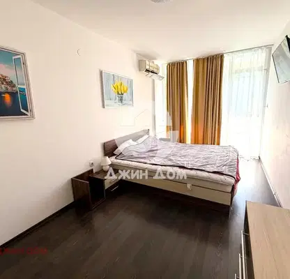 Снимка 2 — Двустаен апартамент с тераса в к.к. Слънчев бряг, Солмарин