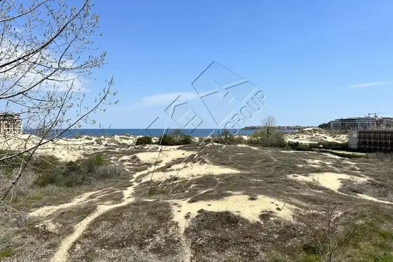 Three-room apartment with sea view in Sunny Beach