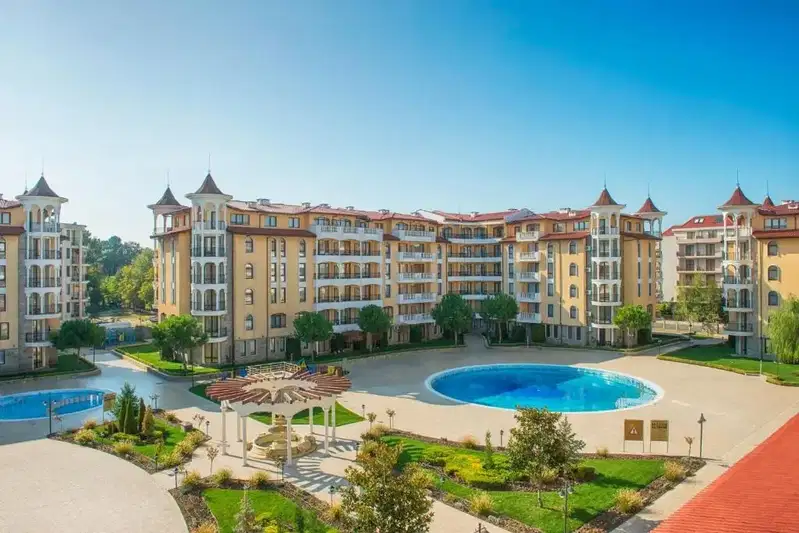 3-room apartment in Sunny Beach resort with terrace and amenities