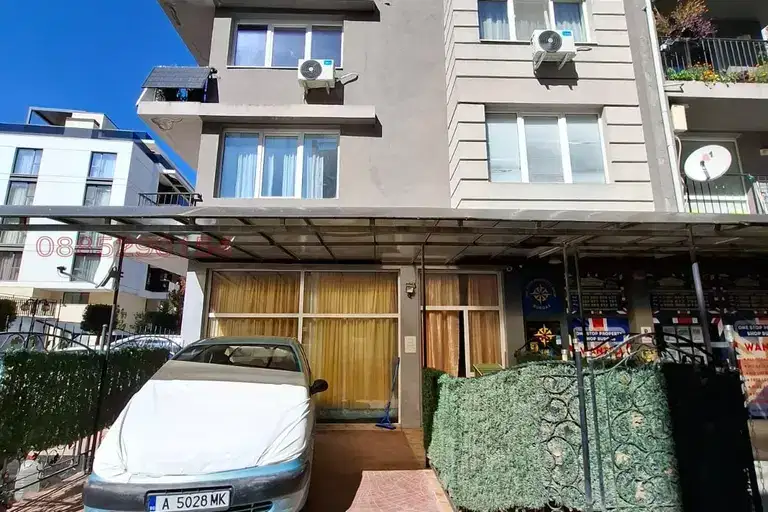 Търговско помещение 3-стаен в Слънчев бряг с паркоместа