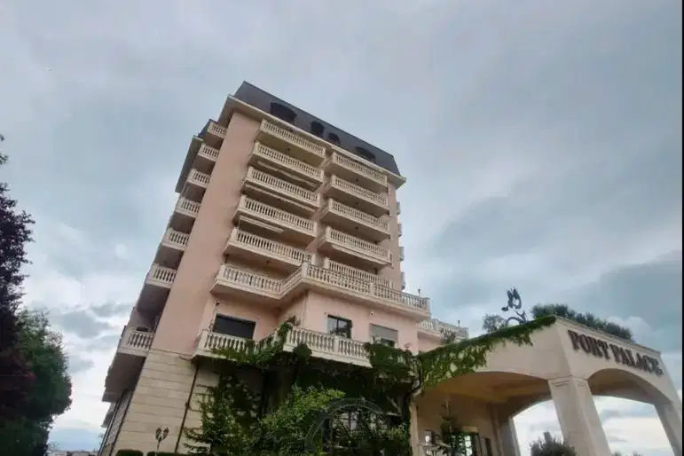 Spacious 3-room apartment with sea view in Sunny Day resort