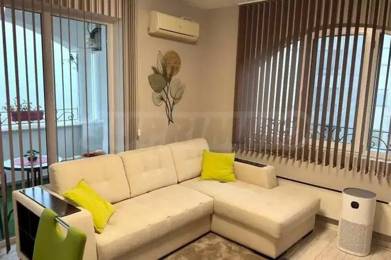 Three-room apartment with sea view in Sv. Sv. Konstantin i Elena