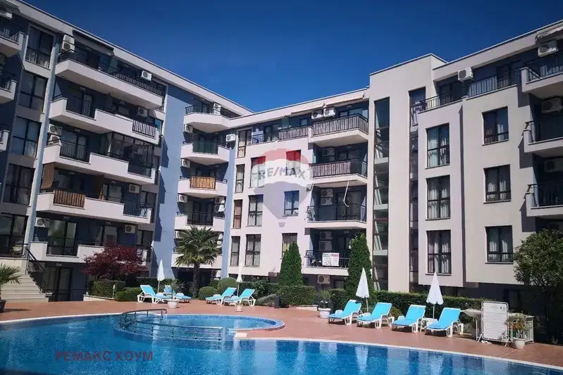 One-room apartment with panoramic terrace in Zlatni Pyasatsi, Varna