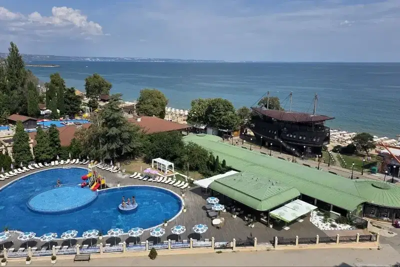 Двустаен апартамент с морска гледка в Златни пясъци, Варна