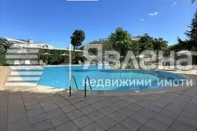Two-room apartment in Zlatni Pyasatsi resort with terrace and pool