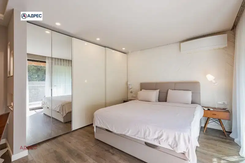 Luxury one-room studio in Zlatni Pyasatsi resort with parking space