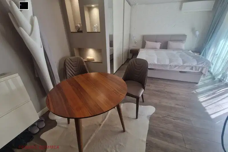 Luxury one-room studio in Zlatni Pyasatsi with terrace and pool