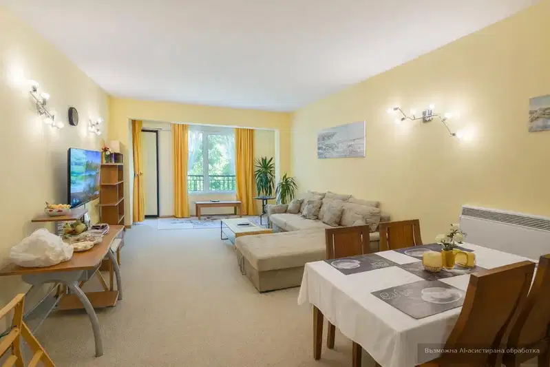 Two-room apartment in Zlatni Pyasatsi resort complex, Varna with parking
