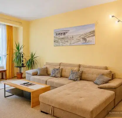 Photo 2 — Two-room apartment in Zlatni Pyasatsi resort complex, Varna with parking