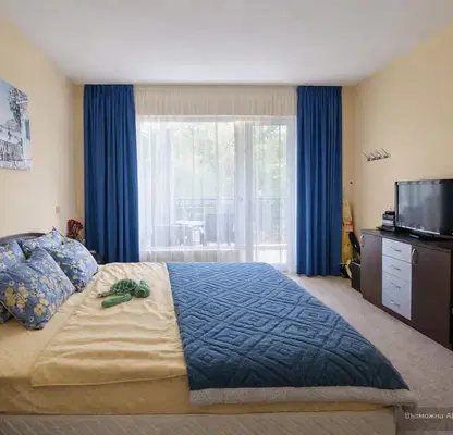 Photo 3 — Two-room apartment in Zlatni Pyasatsi resort complex, Varna with parking