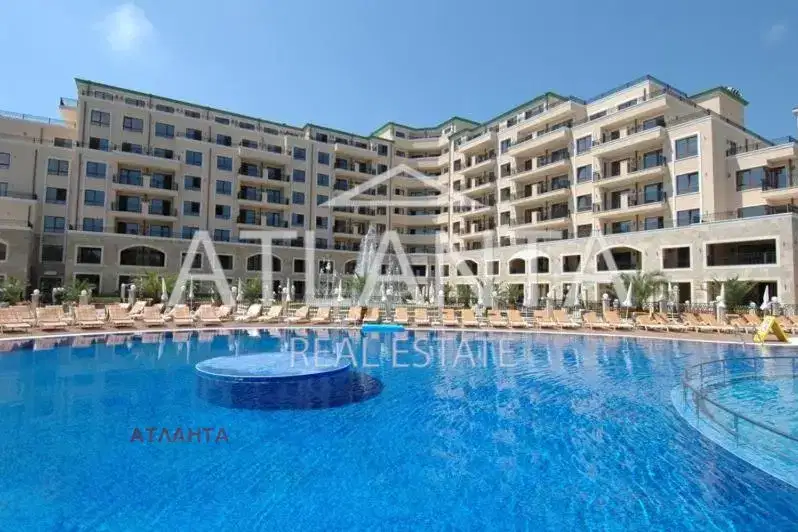 Two-room apartment in Zlatni Pyasatsi resort with terrace