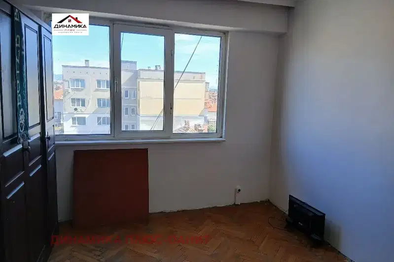 Three-room apartment in Kostinbrod with balcony on top floor
