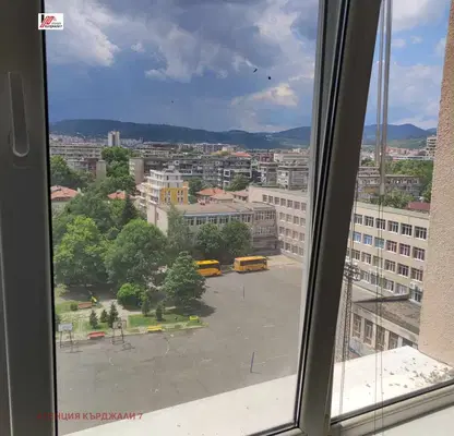 Photo 5 — One-room apartment in Kardzhali, Studentski Kladents, renovated block