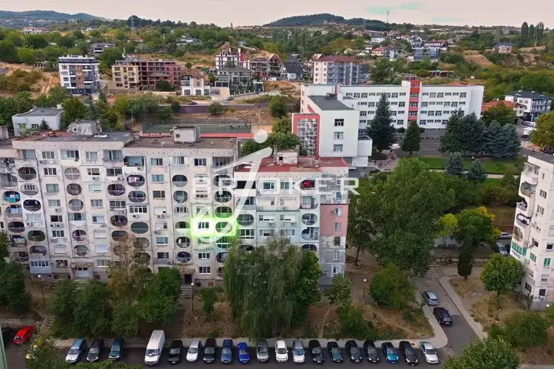 3-bedroom apartment in Kyrdjali, Vyzrojdenci