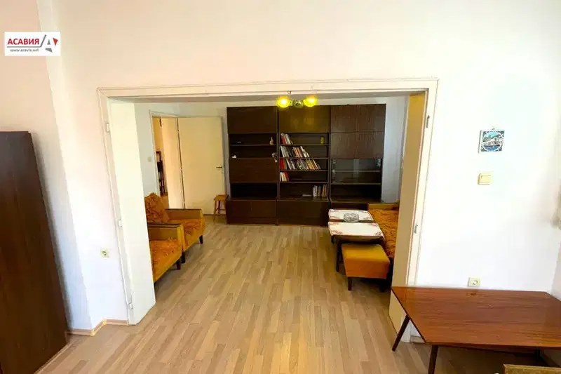 Spacious 3-room apartment in Shirok Tsentar, Lovech with garage