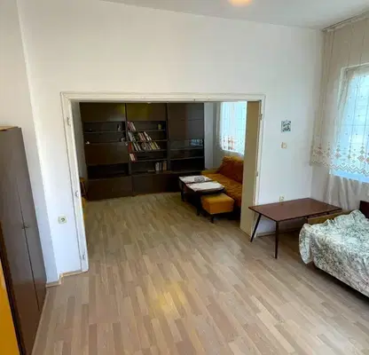Photo 2 — Spacious 3-room apartment in Shirok Tsentar, Lovech with garage