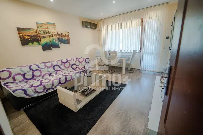 Three-room apartment with two terraces in Lyaskovets