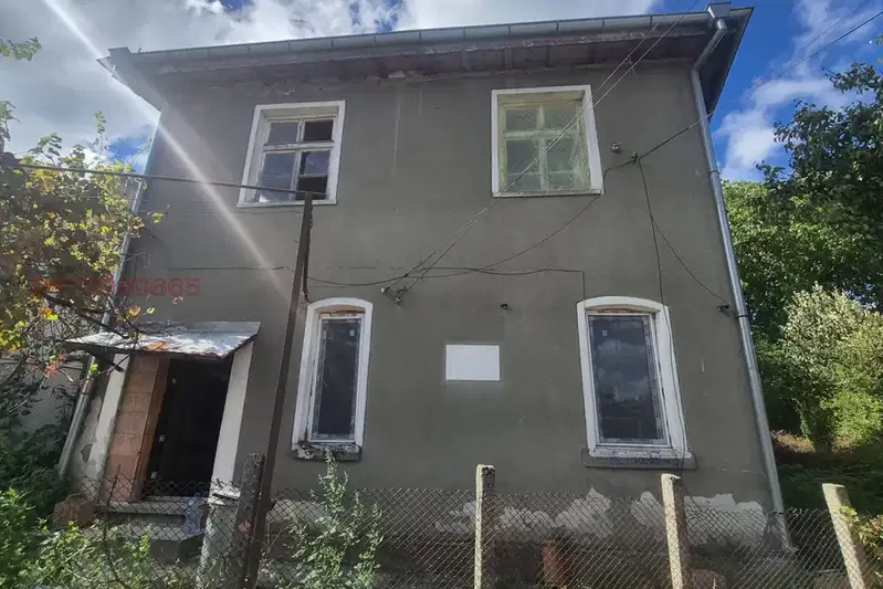 Four-room apartment in Malko Tarnovo with new roof