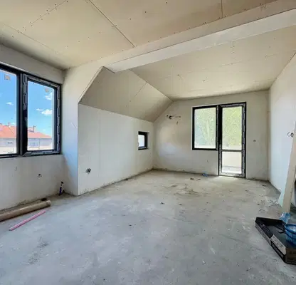 Photo 5 — Spacious 3-room apartment in Shirok Tsentar, Montana