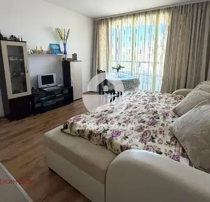 Photo 2 — One-room apartment in Nesebar with terrace and elevator