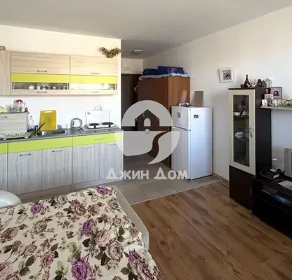 Photo 3 — One-room apartment in Nesebar with terrace and elevator