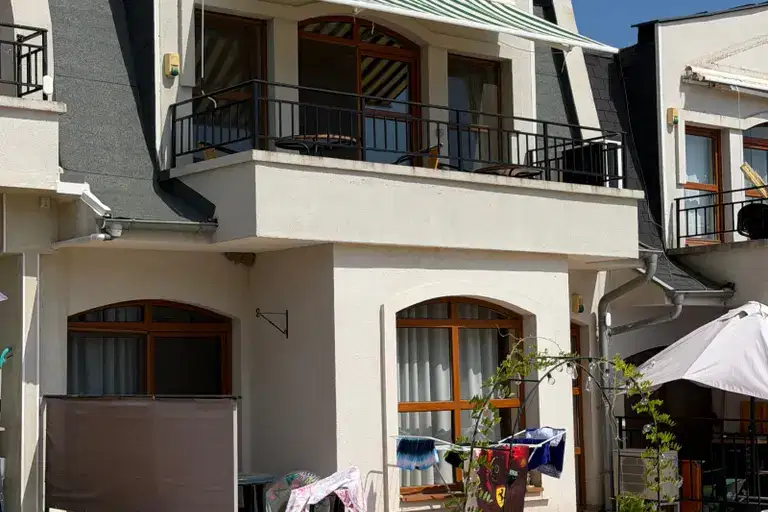 Three-room apartment with terrace in Nesebar, Cholakova Cheshma villa zone