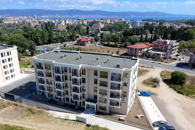 Четиристаен апартамент с гараж в Несебър, кв. Черно Море