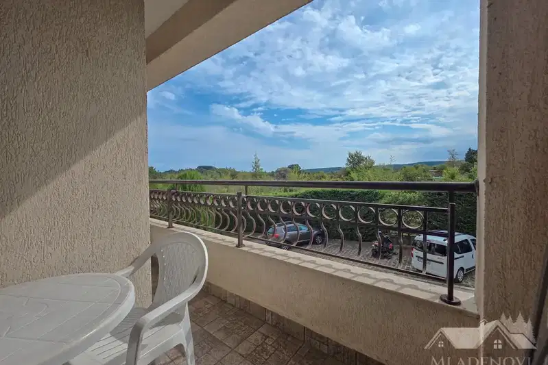 Spacious one-room apartment in Obzor with terrace