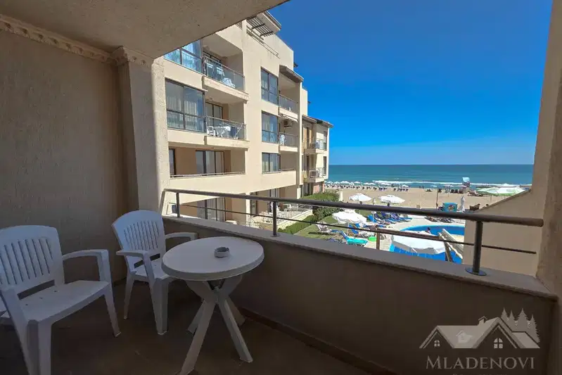 Two-room apartment with sea view in Obzor, gated complex