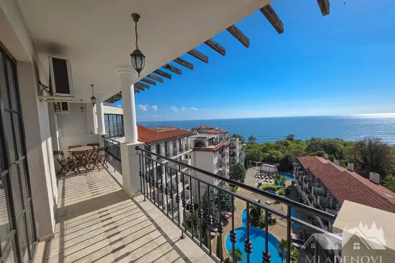 Spacious 3-room apartment with sea view in Obzor