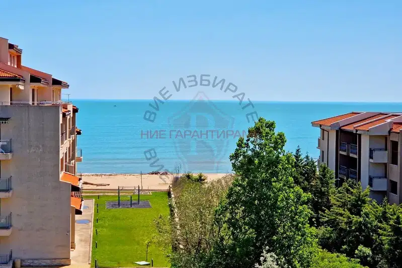 Тристаен апартамент с панорамна тераса в Обзор