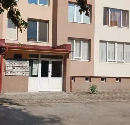 Снимка 2 — Двустаен апартамент с преустройство в центъра на Пазарджик