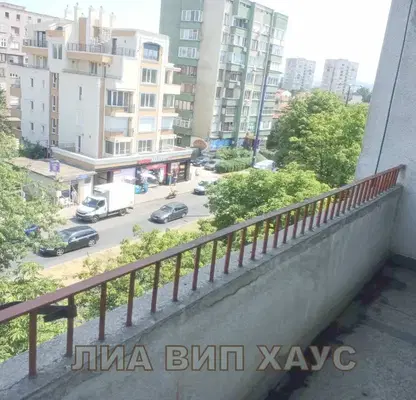 Снимка 2 — Тристаен апартамент в Запад, Пазарджик с три тераси