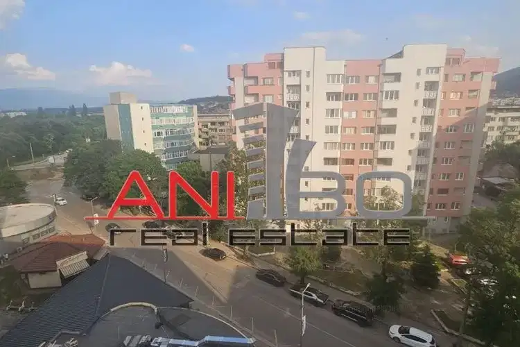 Three-room apartment in the center of Pernik with elevator