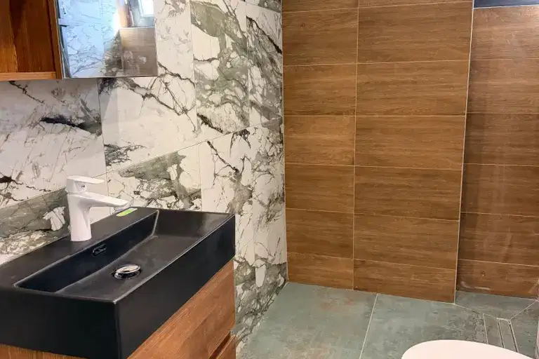 Three-room apartment in Center of Pernik with parking space