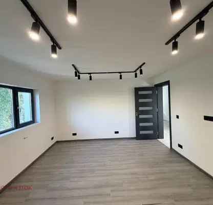 Снимка 5 — Тристаен апартамент в Център на Перник с паркомясто