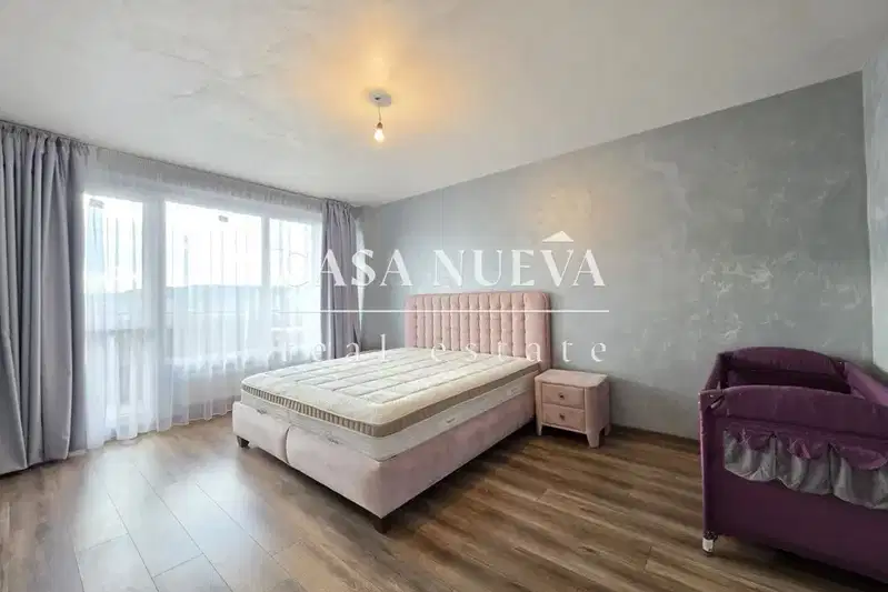 Three-room apartment 66 sq m in Pernik, Iztok with balcony