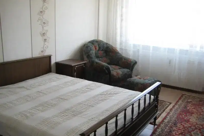 Three-room apartment with 2 bedrooms in Iztok, Pernik, with elevator