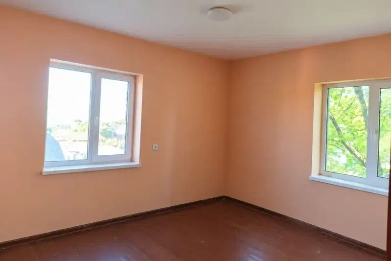 Three-room apartment in Mogiliche, Pernik with attic space