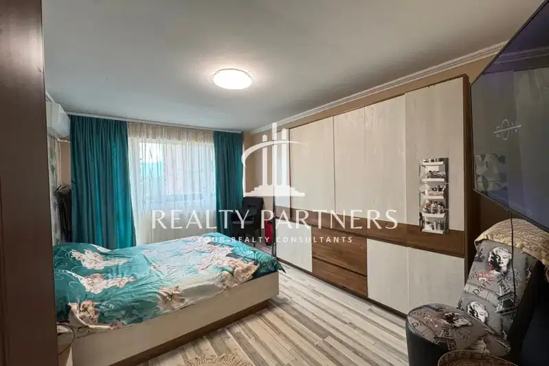 Three-room apartment with two terraces in Teva district, Pernik
