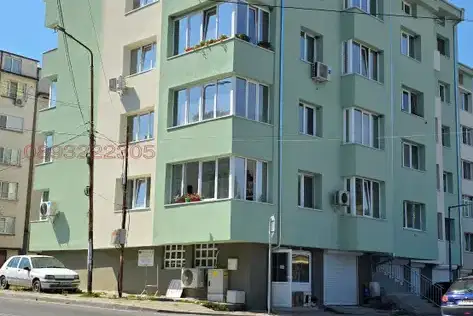 Three-room apartment in Peshtera with attic space