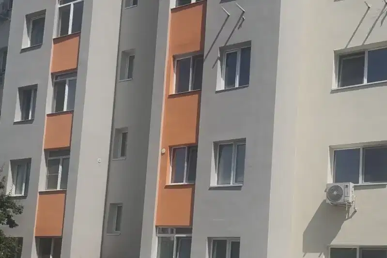 Three-room apartment with two terraces in Izgrev district, Pestera