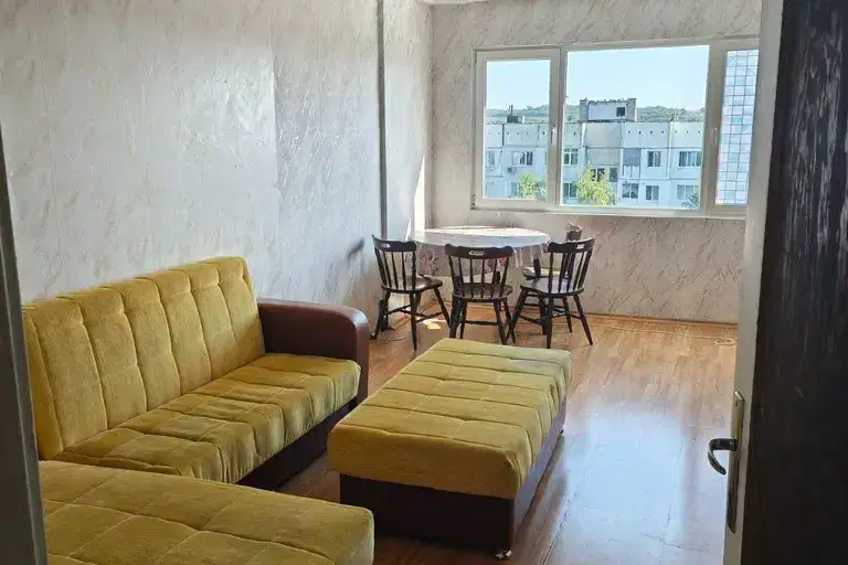 Three-room apartment with two bedrooms in Druzhba 2, Pleven
