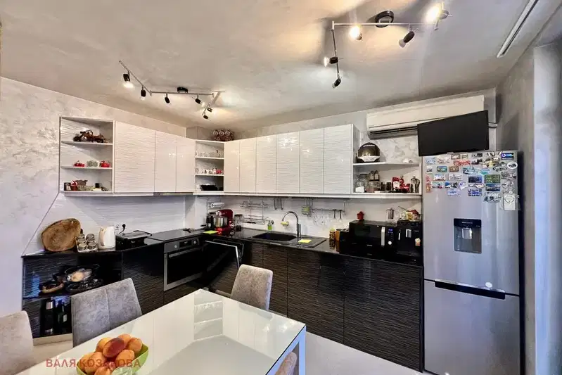 Three-room apartment with three terraces in Shirok Tsentar, Pleven