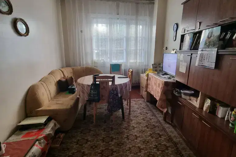 Просторен 3-стаен апартамент в Широк център, Плевен с голяма тераса