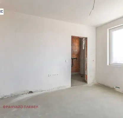 Снимка 3 — Просторен 4-стаен апартамент в Широк център, Плевен с тераси