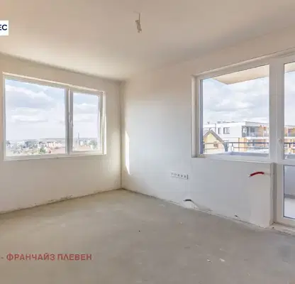 Снимка 4 — Просторен 4-стаен апартамент в Широк център, Плевен с тераси
