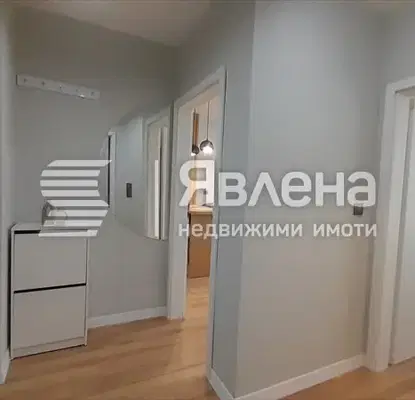 Снимка 2 — Двустаен апартамент в Центъра на Пловдив с тераса
