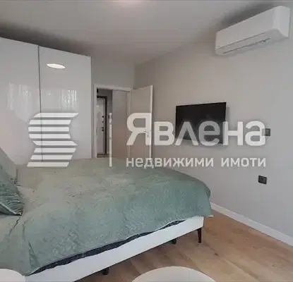 Снимка 5 — Двустаен апартамент в Центъра на Пловдив с тераса