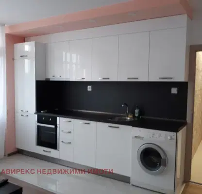 Снимка 2 — Тристаен апартамент в Център на Пловдив, 4-ти етаж